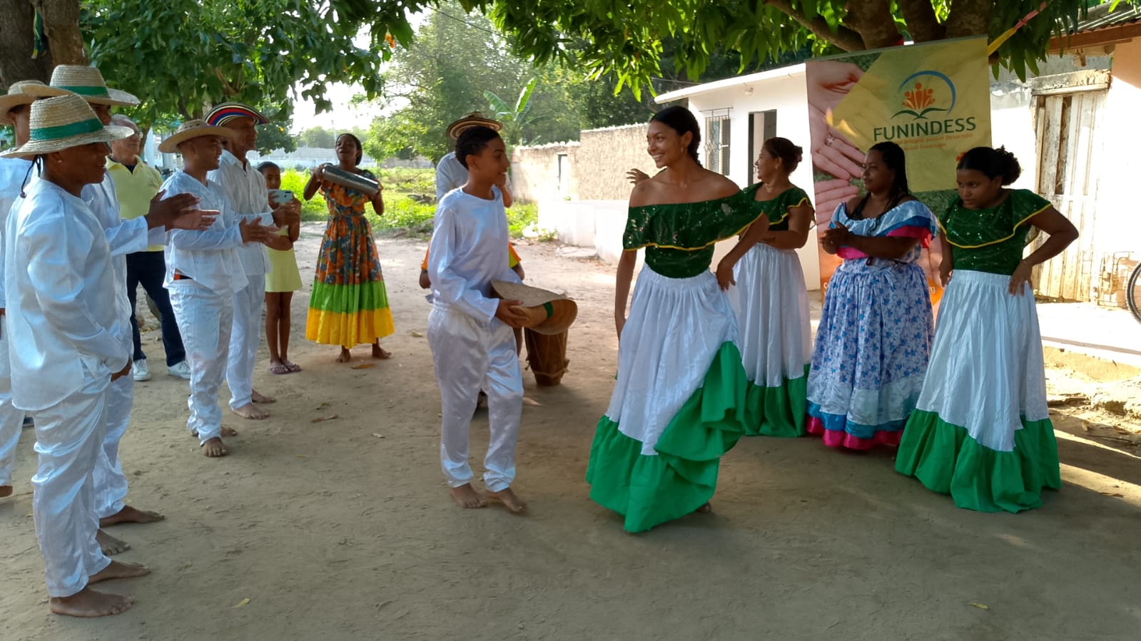 Ensayo del grupo SON DE PAJARITOS DE CAMPO DE LA CRUZ